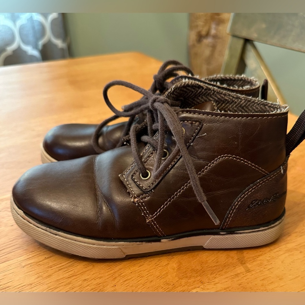 Eddie Bauer Boy’s Shoes Size 13 in good condition. Brown in color.